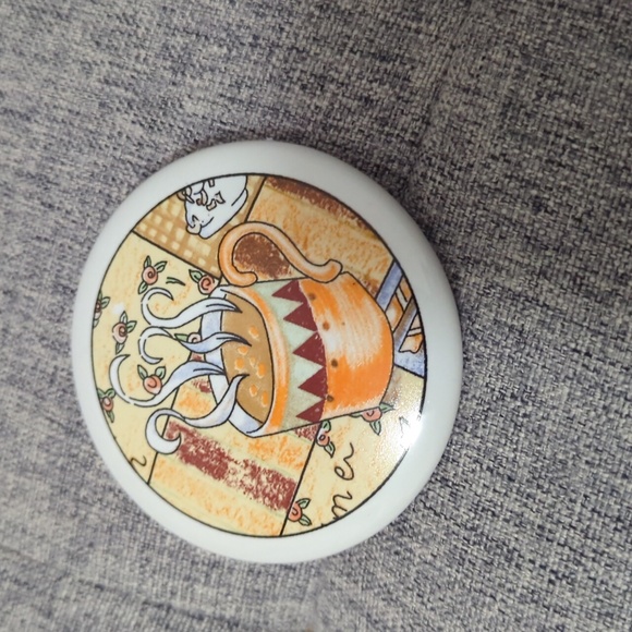 Gryphon Ware china mug with lid. Logo says coffee time. EUC. 4 inches high. - Picture 4 of 6